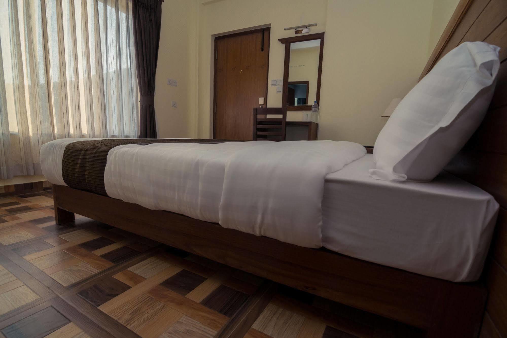 Hotel Mountain View - Lakeside Pokhara Exterior foto