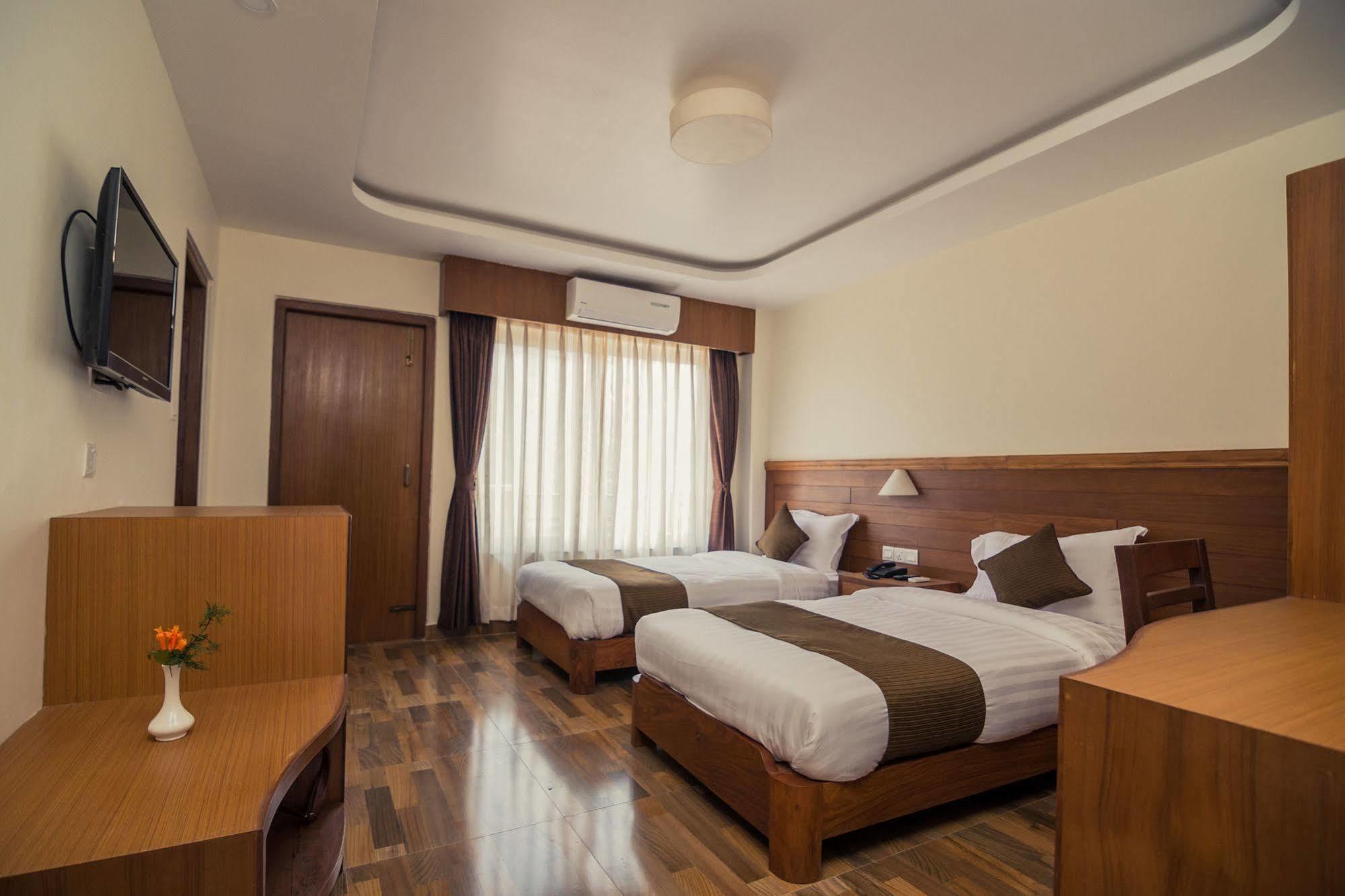 Hotel Mountain View - Lakeside Pokhara Exterior foto